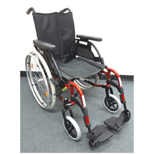 Manual wheelchair - self propelling